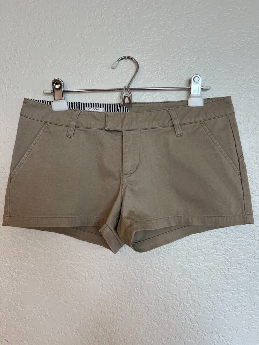 Volcom Frochickie 2.5" Khaki Modern Chino Style Shorts, Size 7